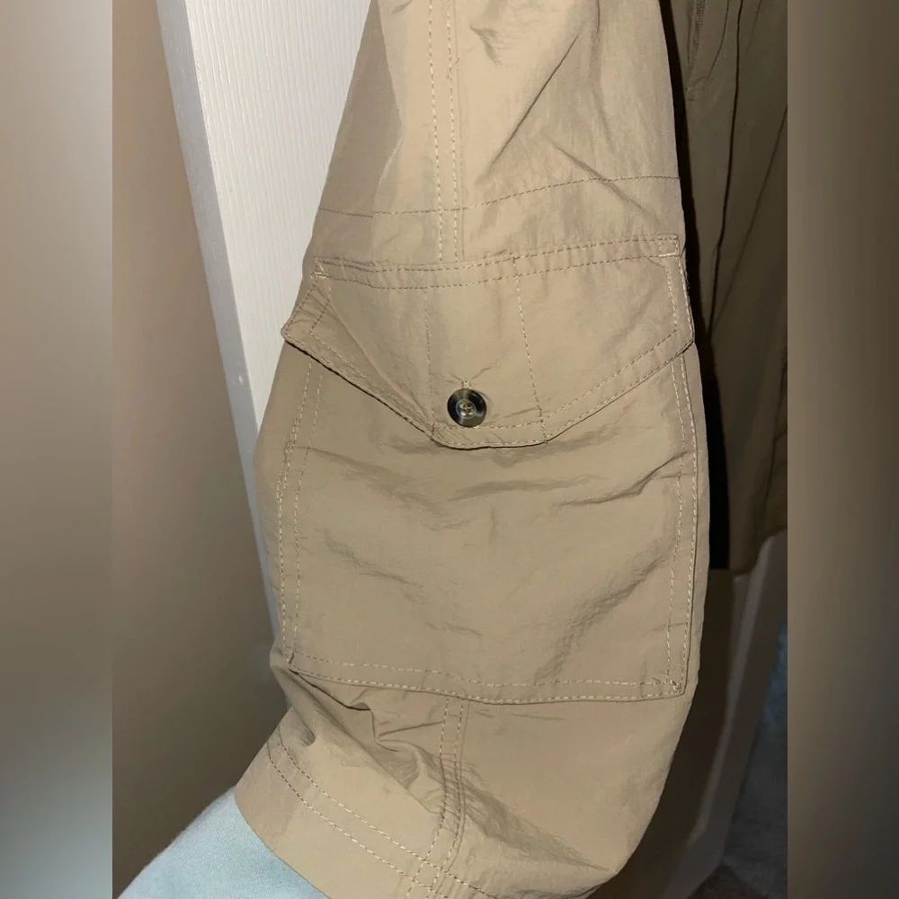 Canyon Guide outfitters shorts • Mens size 40